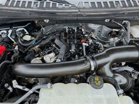 Used 2024 Ford Expedition XLT image 31