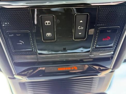 Used 2025 Land Rover Range Rover Sport SE AWD/4WD image 27