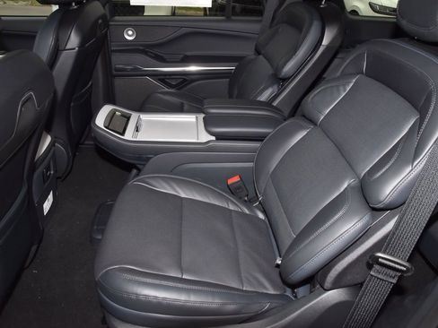 New 2026 Lincoln Navigator Reserve AWD/4WD image 14