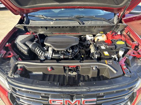 Used 2023 GMC Acadia SLT w/ Elevation Edition image 32