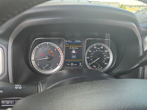 Used 2019 Nissan Titan SV w/ SV Convenience Package image 10