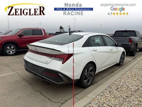 Used 2025 Hyundai Elantra SEL image 2