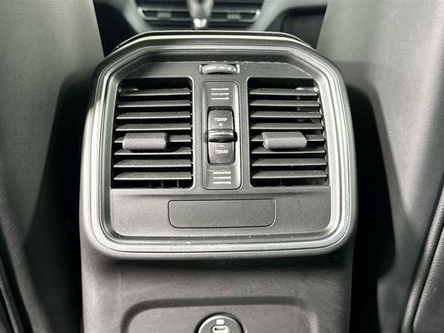 Used 2025 Porsche Macan image 23