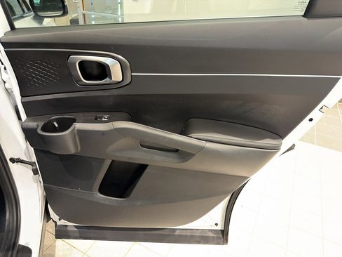 Used 2025 Kia Sorento S w/ Panoramic Sunroof Package FWD image 22