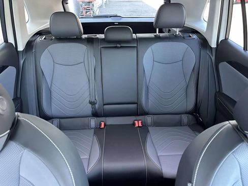 New 2026 Volkswagen Tiguan SE FWD image 14