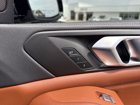 Used 2022 BMW X7 xDrive40i w/ M Sport Package image 37