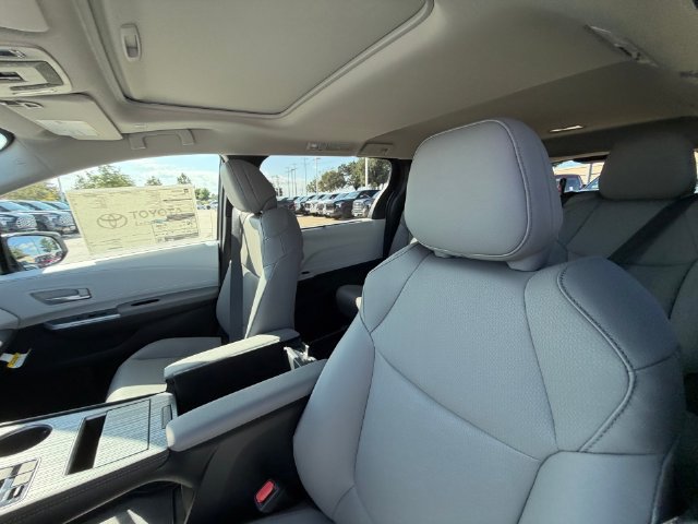 New 2026 Toyota Sienna XLE FWD image 13