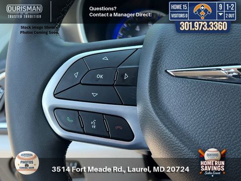 Used 2024 Chrysler Pacifica Touring-L FWD image 24