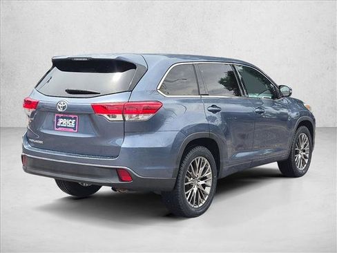 Used 2018 Toyota Highlander LE FWD image 5