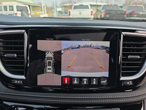 New 2026 Chrysler Pacifica Limited image 25