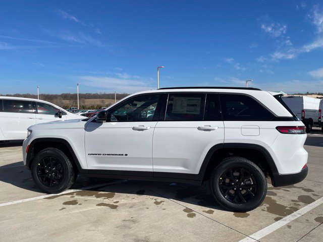 New 2026 Jeep Grand Cherokee Altitude AWD/4WD image 2