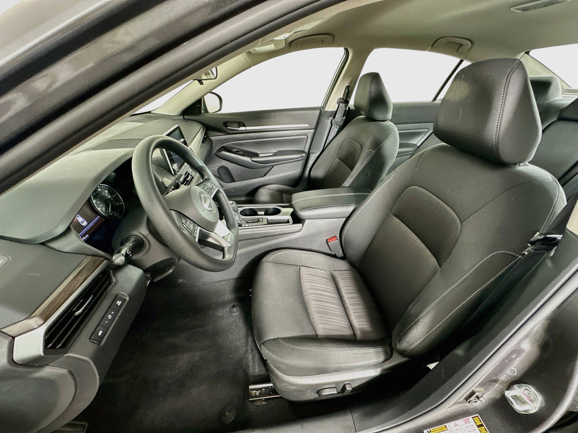 Used 2023 Nissan Altima 2.5 SV FWD image 13