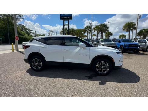 Used 2025 Chevrolet Blazer LT FWD image 9