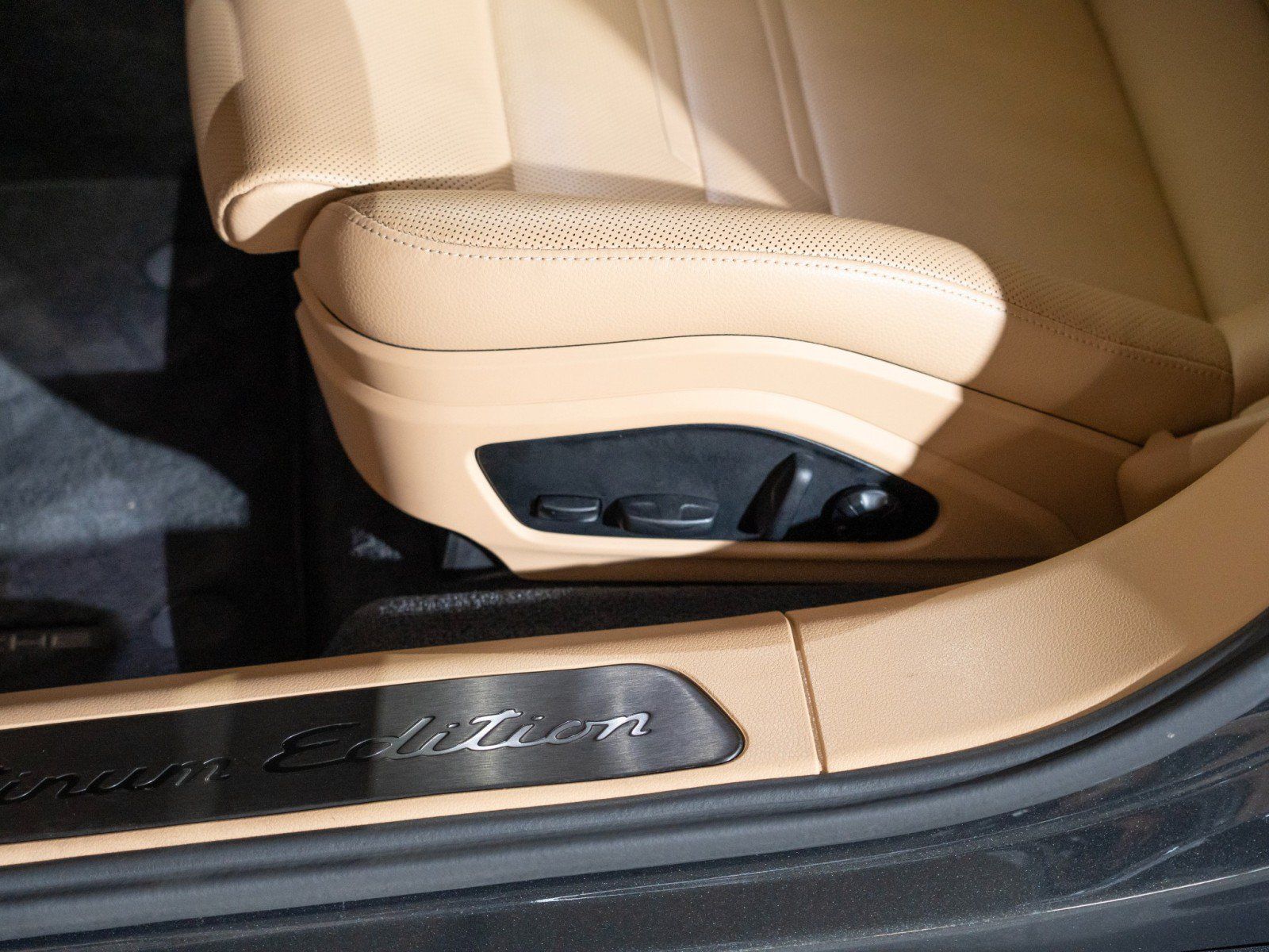 Certified 2023 Porsche Panamera Platinum Edition RWD image 13