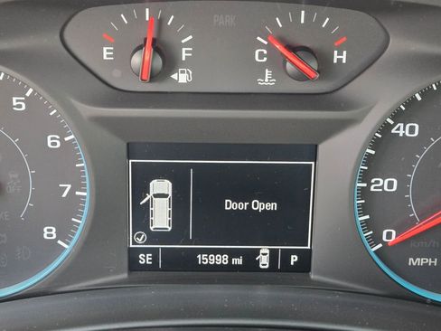 Used 2018 Chevrolet Equinox LT image 23