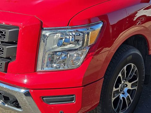 Used 2024 Nissan Titan SV w/ SV Convenience Package image 10