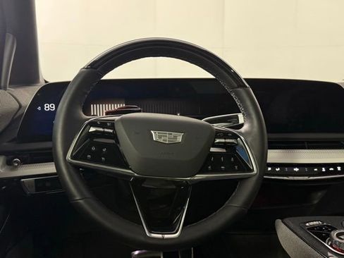 Used 2025 Cadillac Optiq Luxury 1 image 24