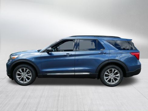 Used 2020 Ford Explorer XLT w/ Equipment Group 202A AWD/4WD image 4