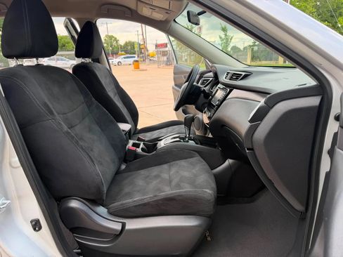 Used 2016 Nissan Rogue SV w/ SV Premium Package FWD image 23