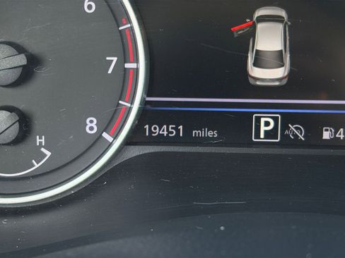 Used 2025 Nissan Sentra SV image 38