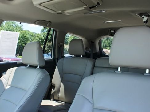 Used 2019 Honda Pilot Touring image 16