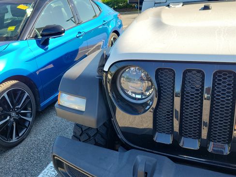 Used 2023 Jeep Wrangler Willys image 5