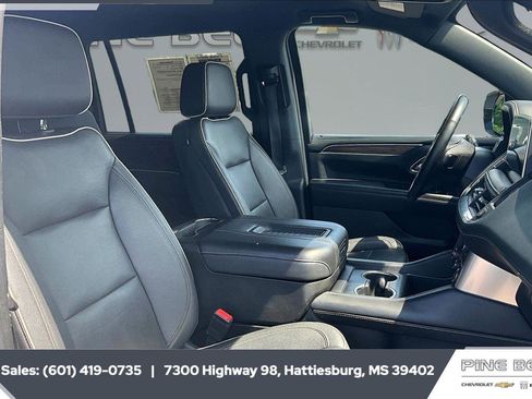 Used 2023 Chevrolet Suburban Premier RWD image 6