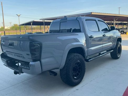 Used 2020 Toyota Tacoma TRD Sport w/ Technology Package image 10