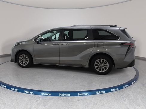 Certified 2026 Toyota Sienna XLE FWD image 8