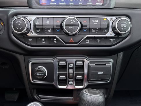 Used 2021 Jeep Gladiator Sport AWD/4WD image 26