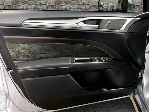 Used 2020 Ford Fusion SE w/ Equipment Group 151A image 18