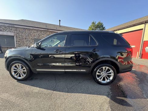 Used 2018 Ford Explorer XLT w/ Equipment Group 202A AWD/4WD image 3
