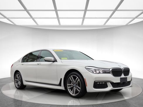 Used 2019 BMW 740e xDrive w/ Executive Package image 3
