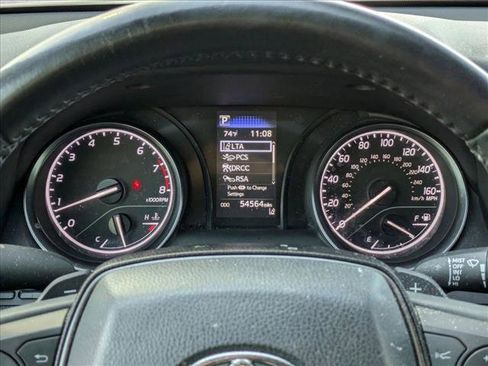 Used 2022 Toyota Camry SE image 8