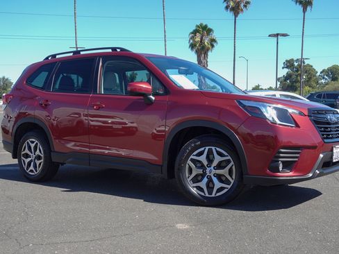 Certified 2023 Subaru Forester Premium AWD/4WD image 4