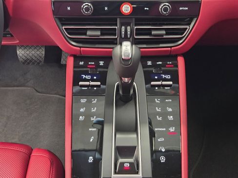 Certified 2026 Porsche Macan S AWD/4WD image 24