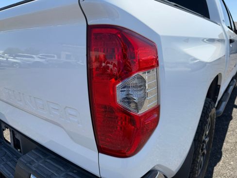 Used 2015 Toyota Tundra SR5 w/ SR5 Upgrade Package AWD/4WD image 30
