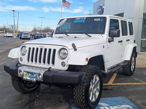 Used 2017 Jeep Wrangler Unlimited Sahara w/ Connectivity Group image 7