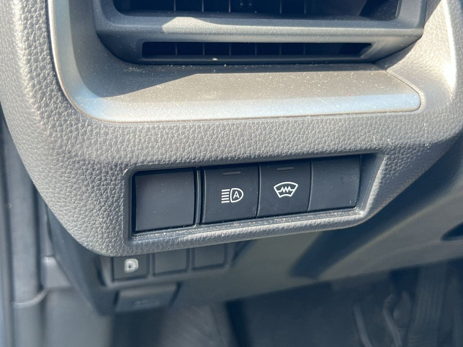 Used 2025 Toyota Prius LE FWD image 25