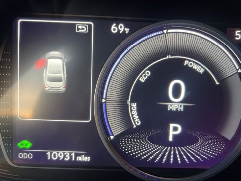 Used 2024 Lexus ES 300h w/ Luxury Package image 9