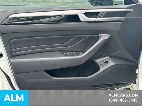 Used 2023 Volkswagen Arteon SE FWD image 11