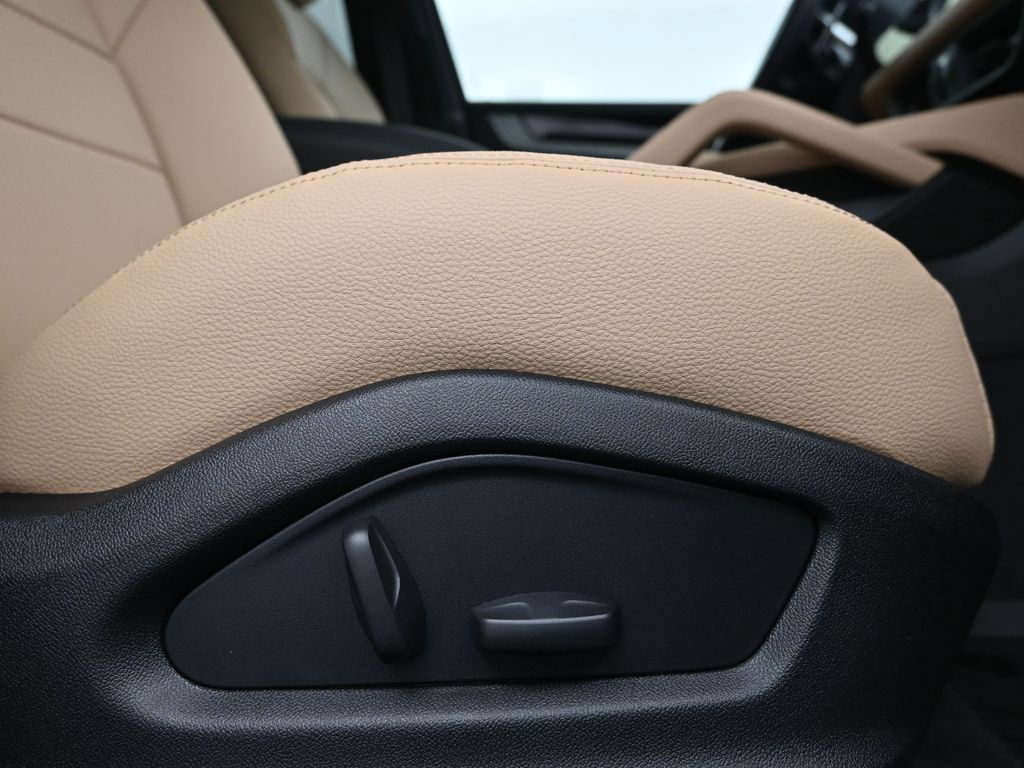 Used 2026 Porsche Cayenne AWD/4WD image 14