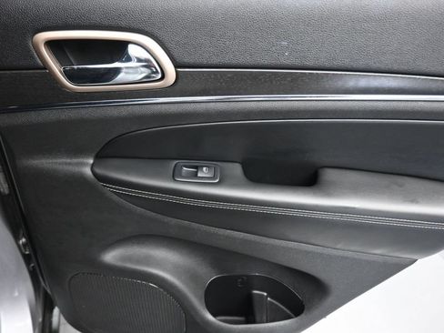 Used 2017 Jeep Grand Cherokee Limited AWD/4WD image 36