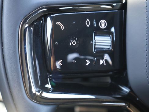 Certified 2026 Land Rover Range Rover Velar Dynamic SE AWD/4WD image 16