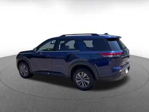 Used 2025 Nissan Pathfinder SV AWD/4WD image 10