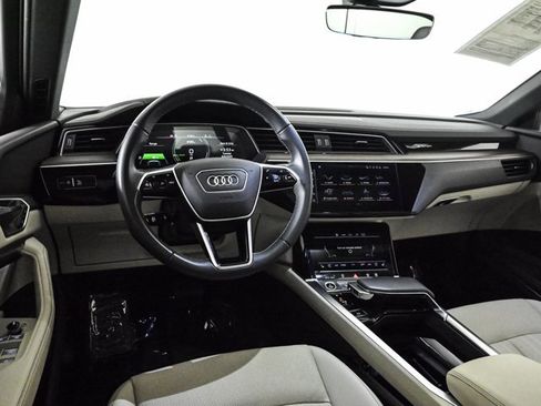 Used 2024 Audi Q8 e-tron Premium Plus AWD/4WD image 19
