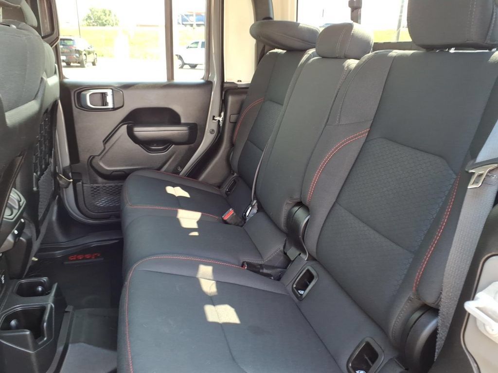 Used 2022 Jeep Gladiator Rubicon w/ Cold Weather Group AWD/4WD image 14
