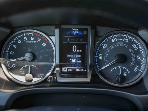 Used 2022 Toyota Tacoma TRD Off-Road AWD/4WD image 27