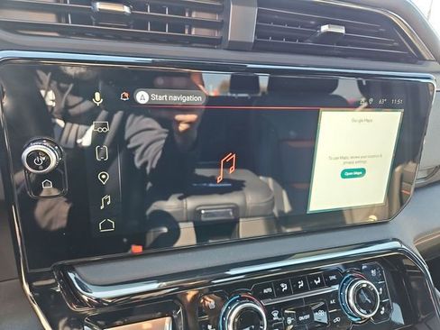 Used 2025 GMC Sierra 2500 AT4 image 13