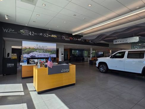 Used 2023 Jeep Grand Cherokee 4WD 4xe image 36